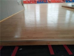 實(shí)木運(yùn)動(dòng)場(chǎng)木地板如何保潔